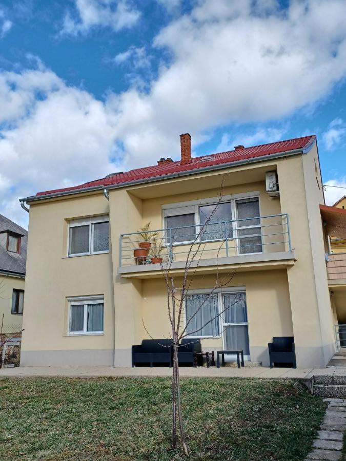 Stardust Apartman Pécs Exterior foto